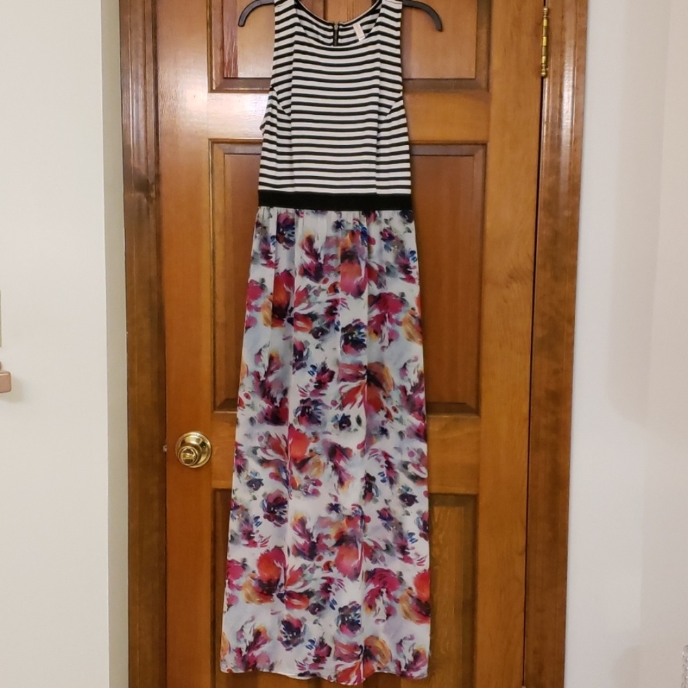 Xhiraration Maxi Dress